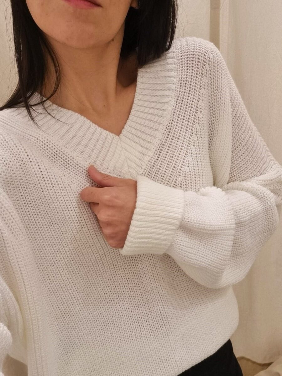 SWEATER ESCOTE V LISO