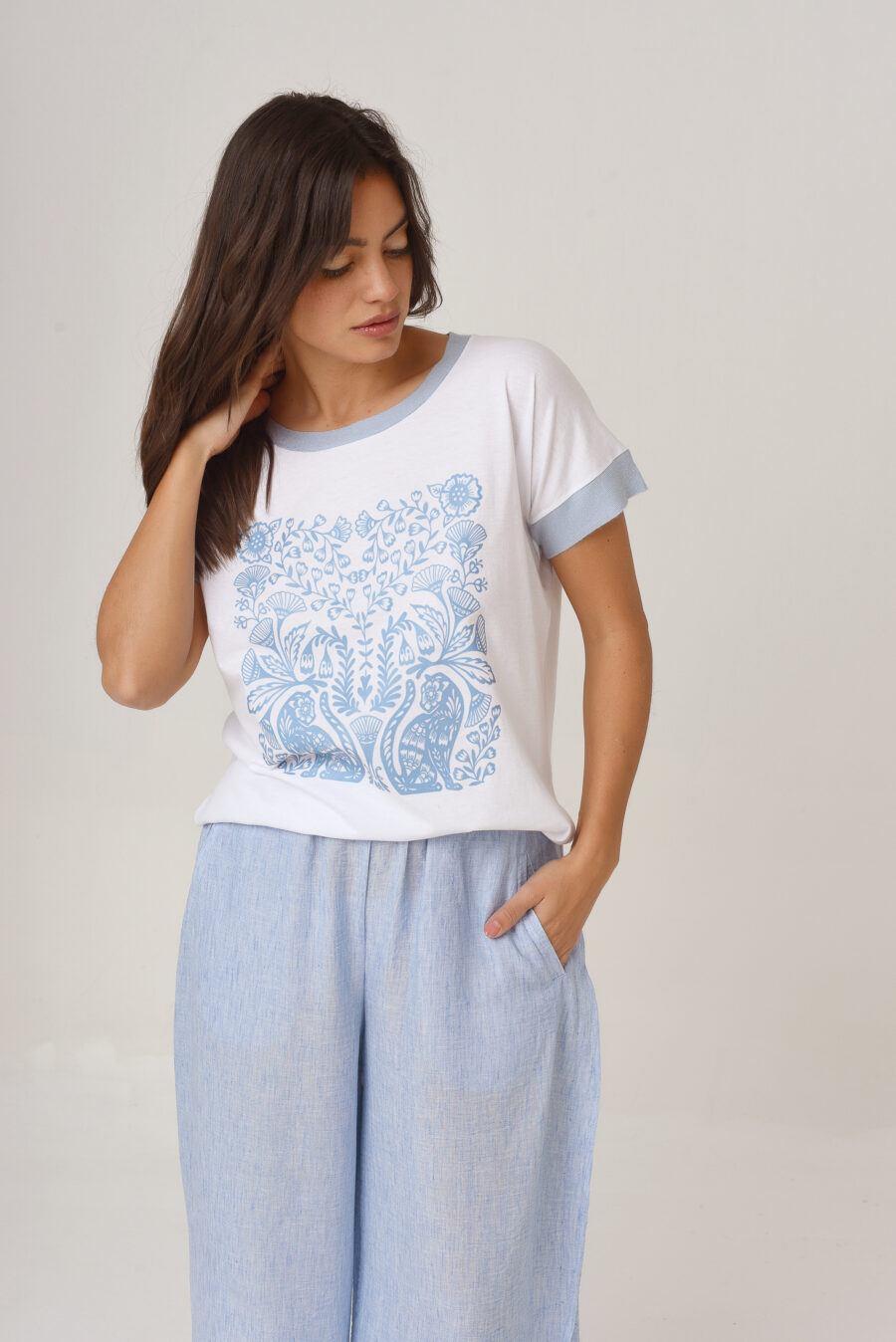 Remera de algodon para mujer con estampa en la delanera y tejido